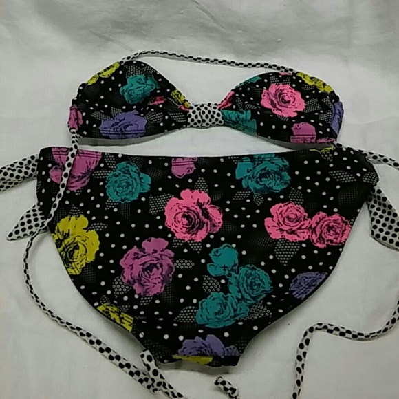 Two Piece Swimsuit Size Small - Picture 4 of 4